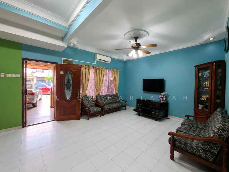 2-storey Terraced House for Sale in Rawang (Selangor) - Syukor Hartanah - Living Room - PropertyGuru.com.my