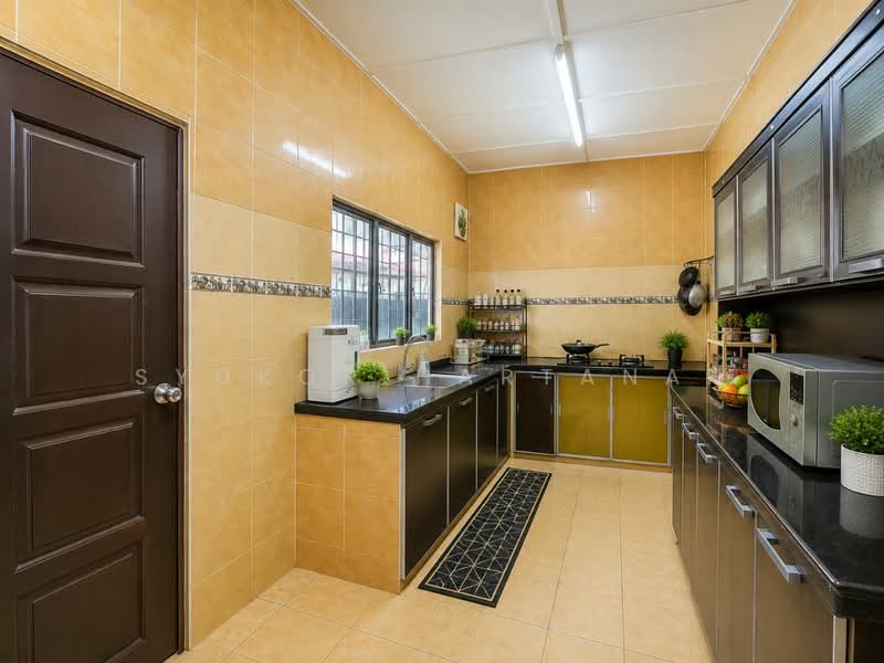 2-storey Terraced House for Sale in Rawang (Selangor) - Syukor Hartanah - Kitchen - PropertyGuru.com.my
