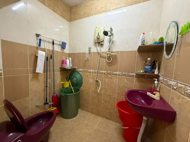 Rumah Flat untuk Dijual di Rumah Pangsa Permas Jaya - Kelvin Koay - Bathroom - PropertyGuru.com.my
