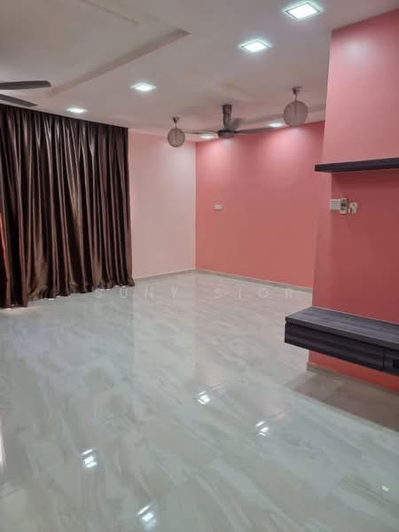 Rumah Teres 2.5-Tingkat untuk Dijual di Kempas Utama (Tebrau) - Suny Sior - Living Room - PropertyGuru.com.my