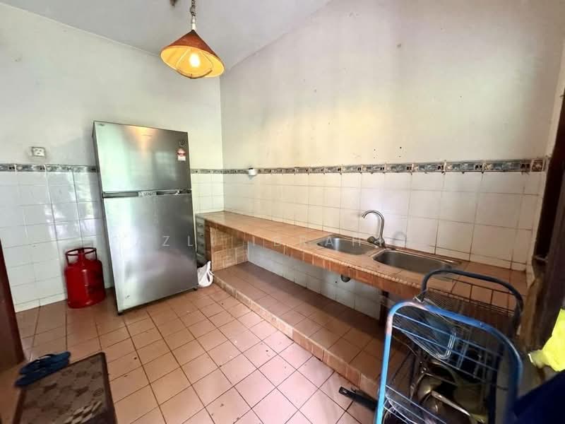2-storey Terraced House for Sale in Batu 9 (Cheras) - Azli Ibrahim - Kitchen - PropertyGuru.com.my