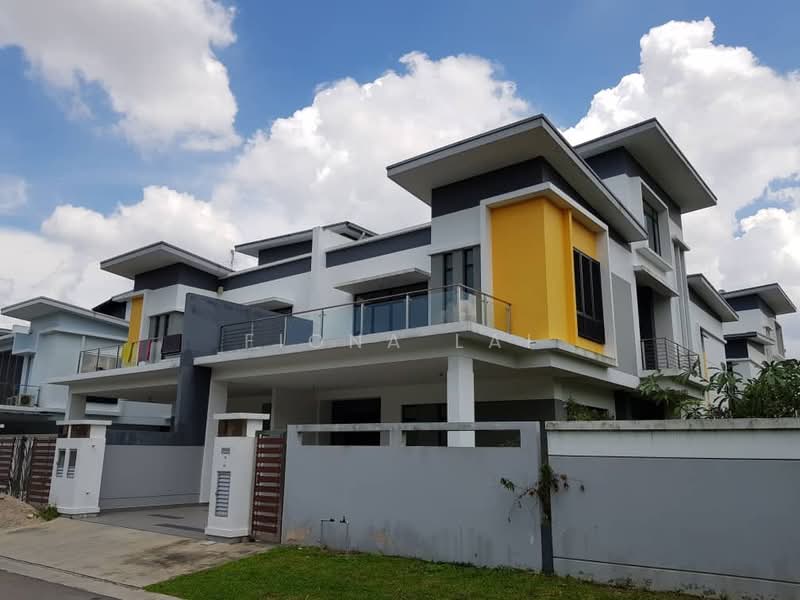 Rumah Berkembar untuk Dijual di Taman Desa Tebrau (Tebrau) - Fiona Lai - Exterior - PropertyGuru.com.my