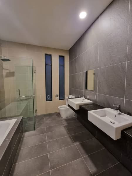 Rumah Berkembar untuk Dijual di Taman Desa Tebrau (Tebrau) - Fiona Lai - Bathroom - PropertyGuru.com.my