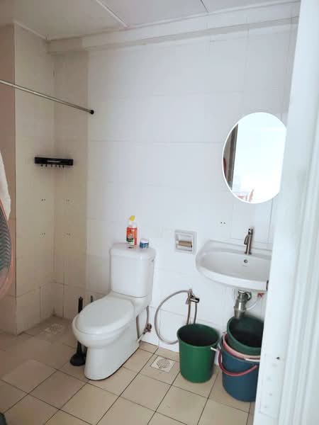 Service Residence for Sale at D'Alamanda - Kew . - Bathroom - PropertyGuru.com.my