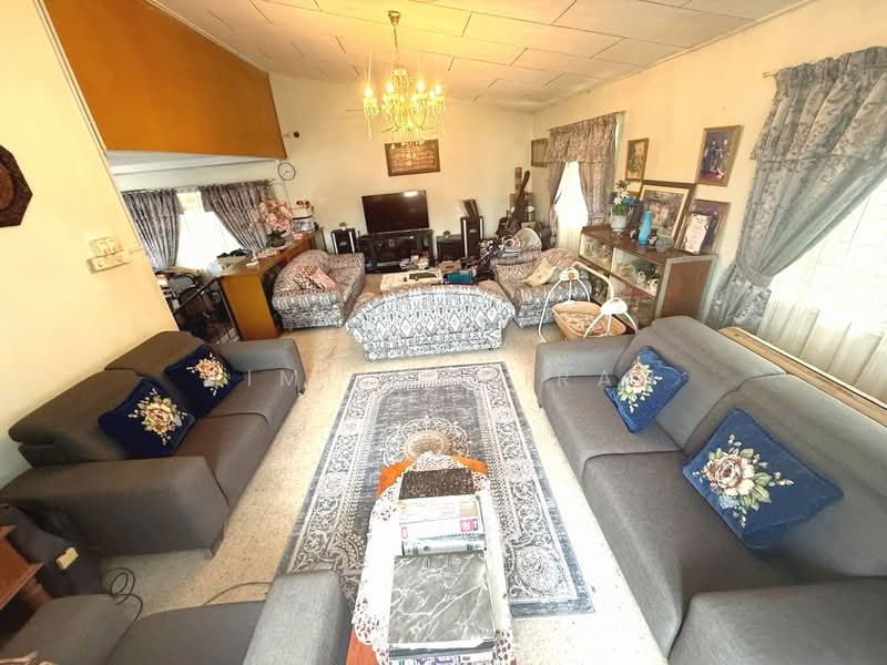 Bungalow House for Sale in Seksyen 14 (Petaling Jaya) - Aimi Mahirah - Living Room - PropertyGuru.com.my