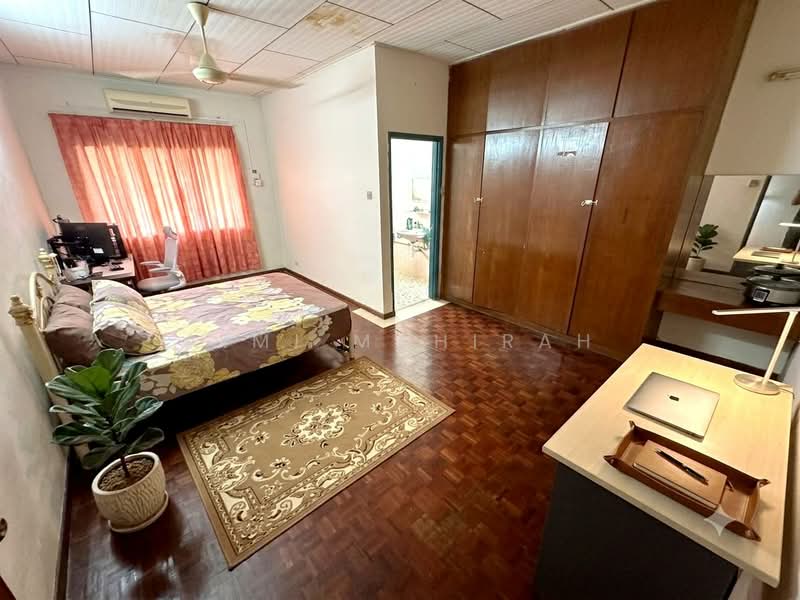 Bungalow House for Sale in Seksyen 14 (Petaling Jaya) - Aimi Mahirah - Bedroom - PropertyGuru.com.my