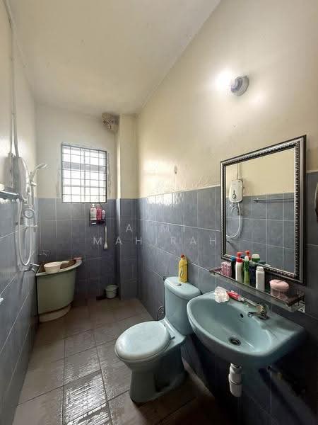 Bungalow House for Sale in Seksyen 14 (Petaling Jaya) - Aimi Mahirah - Bathroom - PropertyGuru.com.my