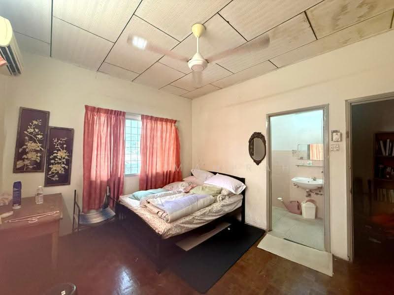 Bungalow House for Sale in Seksyen 14 (Petaling Jaya) - Aimi Mahirah - Bedroom - PropertyGuru.com.my