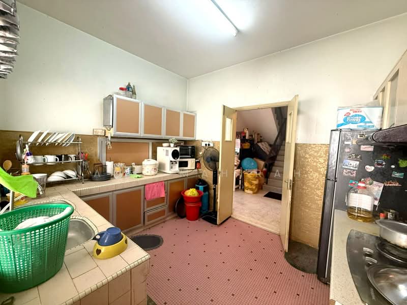 Bungalow House for Sale in Seksyen 14 (Petaling Jaya) - Aimi Mahirah - Kitchen - PropertyGuru.com.my