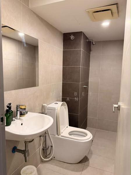 Kediaman Servis untuk Dijual di Pinnacle Petaling Jaya - Geok Bee Chan - Bathroom - PropertyGuru.com.my