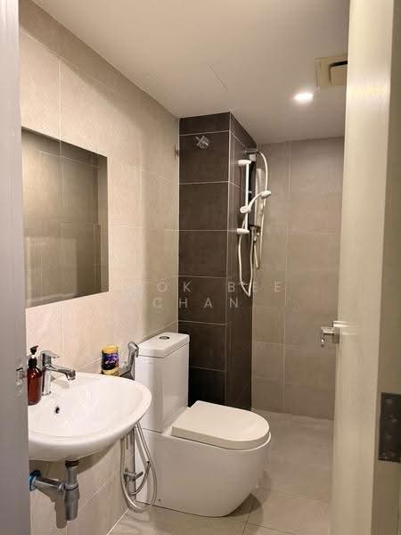 Kediaman Servis untuk Dijual di Pinnacle Petaling Jaya - Geok Bee Chan - Bathroom - PropertyGuru.com.my