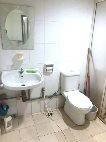 Service Residence for Sale at D'Alamanda - Kew . - Bathroom - PropertyGuru.com.my