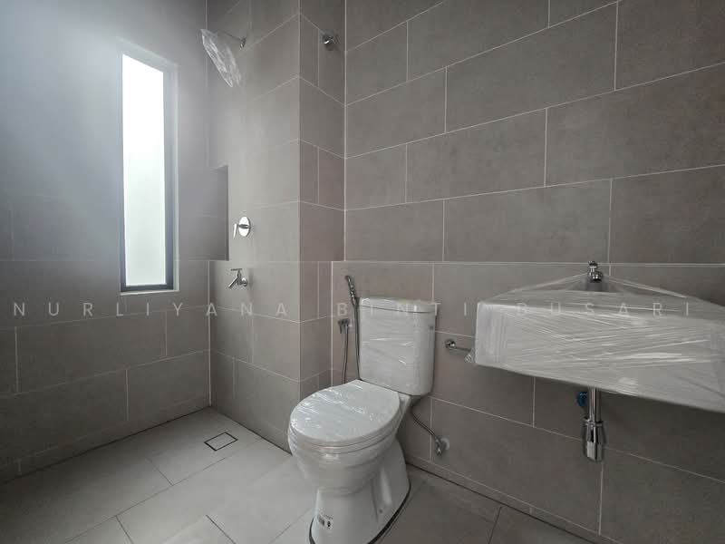 Terraced House for Sale in Elmina (Shah Alam) - Nurliyana Binti Busari - Bathroom - PropertyGuru.com.my