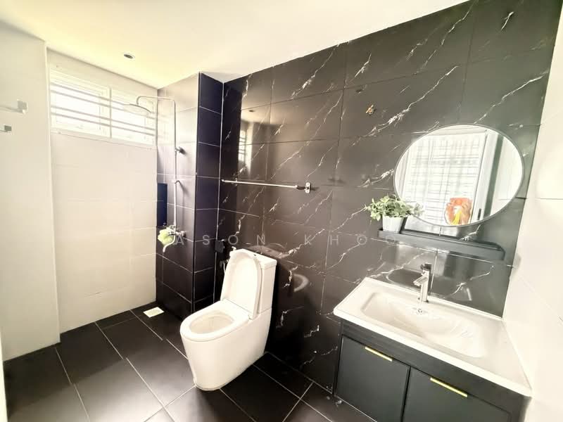 1.5-storey Terraced House for Sale in Taman Molek (Johor Bahru) - Jason Khoo - Bathroom - PropertyGuru.com.my