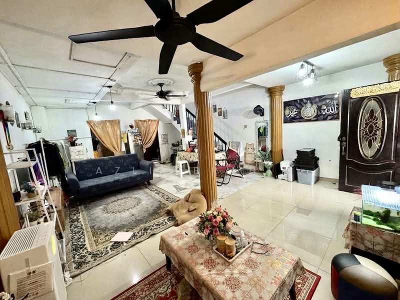 Rumah Teres 2-Tingkat untuk Dijual di Taman Impian Ehsan (Balakong) - Azli Ibrahim - Living Room - PropertyGuru.com.my