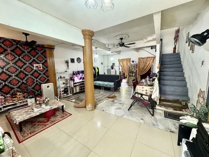 Rumah Teres 2-Tingkat untuk Dijual di Taman Impian Ehsan (Balakong) - Azli Ibrahim - Living Room - PropertyGuru.com.my