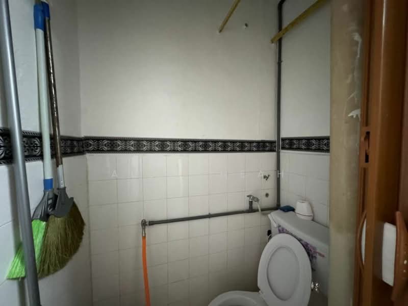 Rumah Flat untuk Dijual di Desa Mawar - Alex Cheah - Bathroom - PropertyGuru.com.my