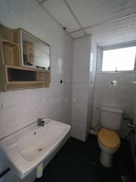 Kondominium untuk Dijual di N-Park Condominium - Lilly . - Bathroom - PropertyGuru.com.my