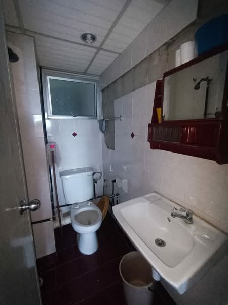 Kondominium untuk Dijual di N-Park Condominium - Lilly . - Bathroom - PropertyGuru.com.my