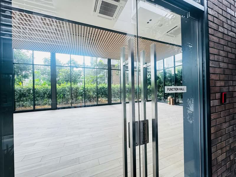 Kediaman Servis untuk Dijual di Aster Hill - Yasmin Sulaiman - Entrance - PropertyGuru.com.my