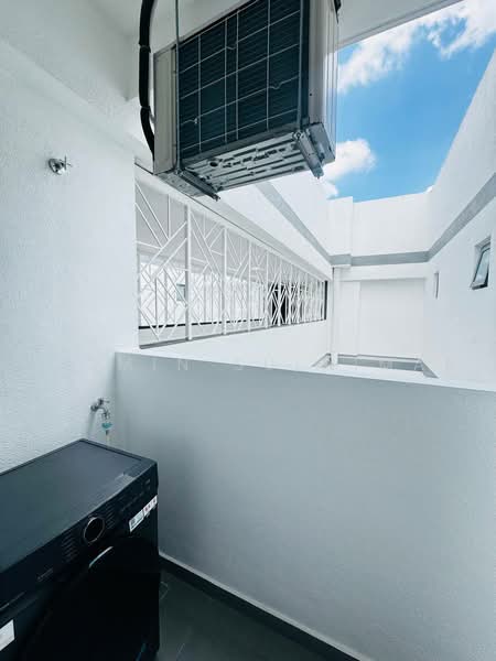 Kediaman Servis untuk Dijual di Aster Hill - Yasmin Sulaiman - Balcony - PropertyGuru.com.my