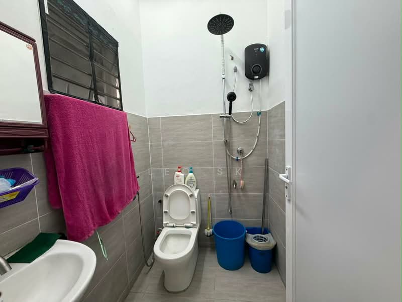 Bungalow House untuk Dijual di Taman Kebun Teh (Johor Bahru) - Leo SK - Bathroom - PropertyGuru.com.my
