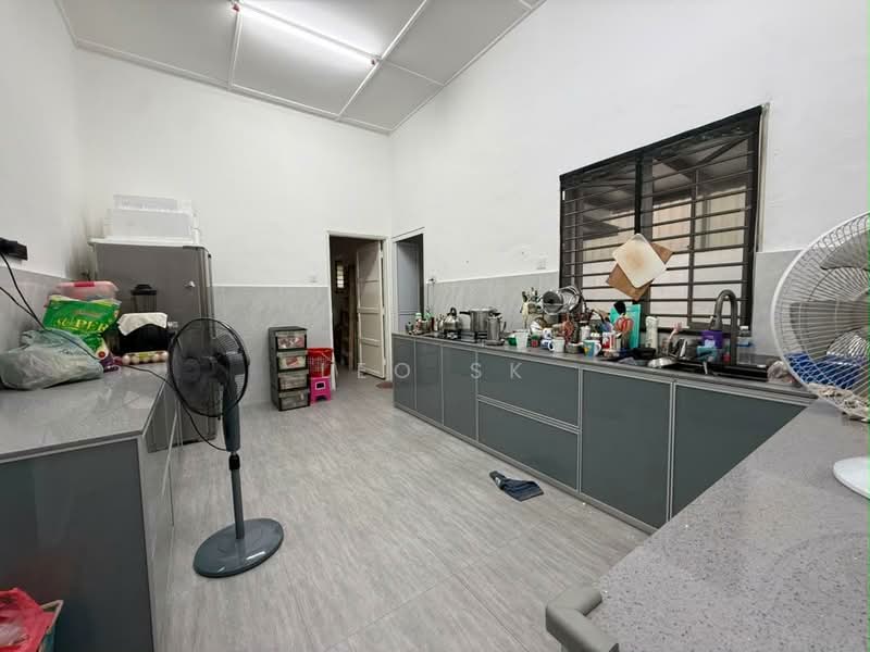 Bungalow House untuk Dijual di Taman Kebun Teh (Johor Bahru) - Leo SK - Kitchen - PropertyGuru.com.my