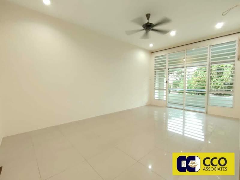 2-storey Terraced House for Sale in Taman Silibin Ria (Ipoh) - Chris Chin - Living Room - PropertyGuru.com.my