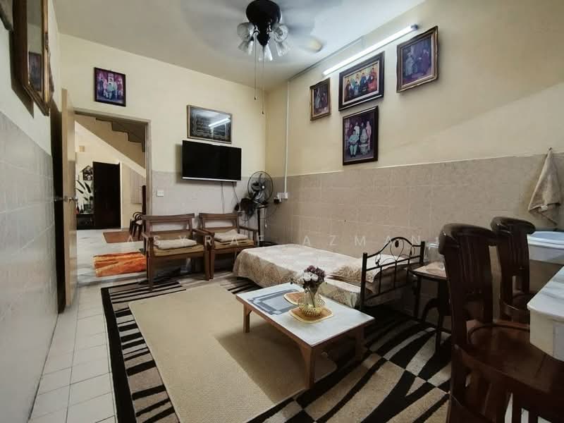 2-storey Terraced House for Sale in Bandar Tun Hussein Onn (Cheras) - Asyraf Azman - Living Room - PropertyGuru.com.my