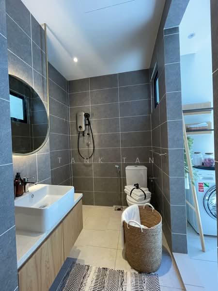3-storey Terraced House for Sale in Cyberjaya (Selangor) - Tank Tan - Bathroom - PropertyGuru.com.my