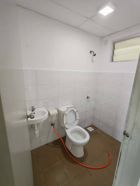 Kediaman Servis untuk Disewa di Sentrovue - Elwin Ong - Bathroom - PropertyGuru.com.my