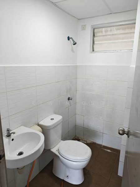 Kediaman Servis untuk Disewa di Sentrovue - Elwin Ong - Bathroom - PropertyGuru.com.my