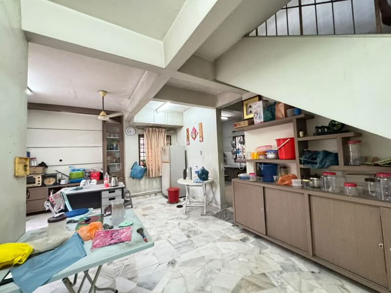 Semi-Detached House for Sale in Taman Daya (Johor Bahru) - U Hon Kun - Kitchen - PropertyGuru.com.my