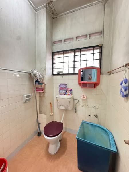 Semi-Detached House for Sale in Taman Daya (Johor Bahru) - U Hon Kun - Bathroom - PropertyGuru.com.my
