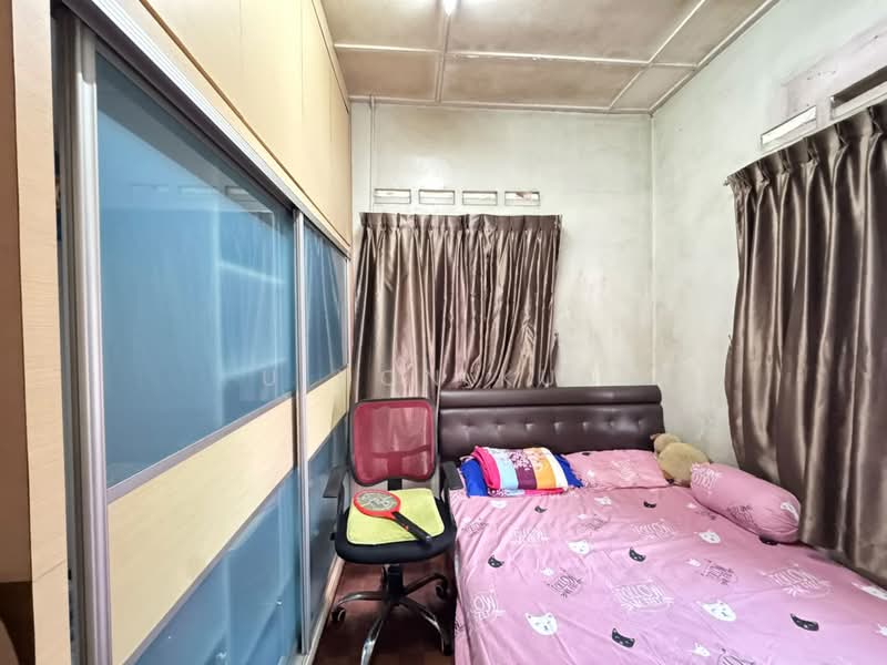 Semi-Detached House for Sale in Taman Daya (Johor Bahru) - U Hon Kun - Bedroom - PropertyGuru.com.my