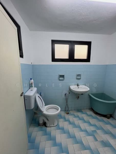 Bungalow House untuk Disewa di Pekan Dengkil (Dengkil) - Charles Tung - Bathroom - PropertyGuru.com.my