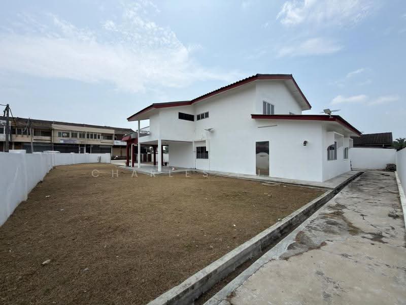 Bungalow House untuk Disewa di Pekan Dengkil (Dengkil) - Charles Tung - Exterior - PropertyGuru.com.my