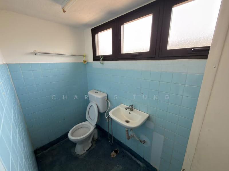 Bungalow House untuk Disewa di Pekan Dengkil (Dengkil) - Charles Tung - Bathroom - PropertyGuru.com.my