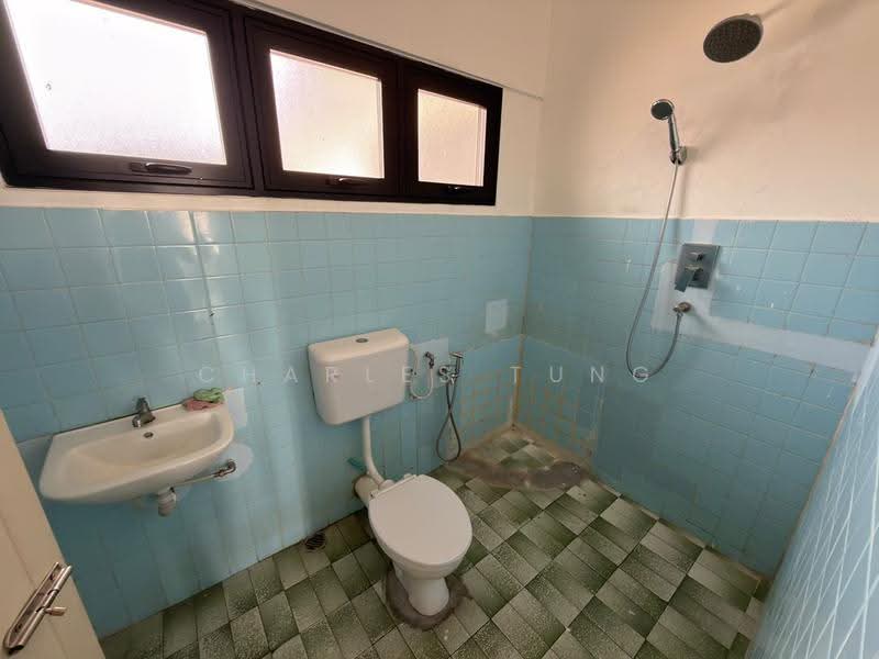Bungalow House untuk Disewa di Pekan Dengkil (Dengkil) - Charles Tung - Bathroom - PropertyGuru.com.my