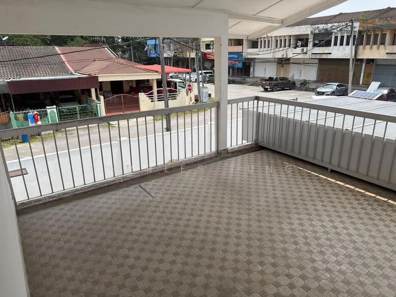 Bungalow House untuk Disewa di Pekan Dengkil (Dengkil) - Charles Tung - Balcony - PropertyGuru.com.my