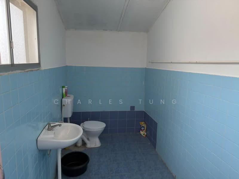 Bungalow House untuk Disewa di Pekan Dengkil (Dengkil) - Charles Tung - Bathroom - PropertyGuru.com.my