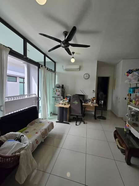 Rumah Teres 2-Tingkat untuk Dijual di Taman Mount Austin (Tebrau) - Suny Sior - Living Room - PropertyGuru.com.my