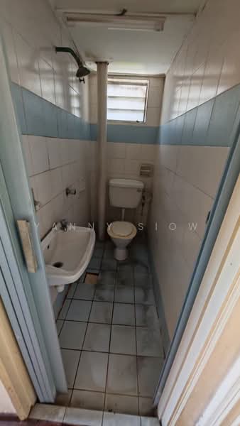 Pangsapuri untuk Dijual di Vista Wira 1 & 2 - Yanny Siow - Bathroom - PropertyGuru.com.my