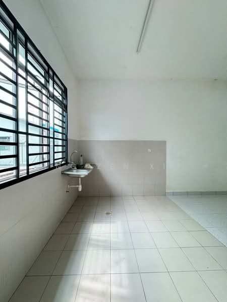 1-storey Terraced House for Sale in Bandar Indahpura (Kulai) - NG ZEN XI - Kitchen - PropertyGuru.com.my