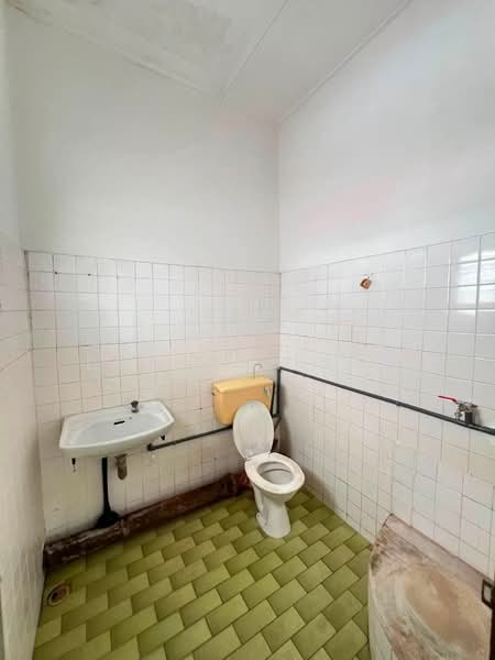 Rumah Teres 2-Tingkat untuk Dijual di Taman Petaling (Kepong) - Dickson Lau - Bathroom - PropertyGuru.com.my