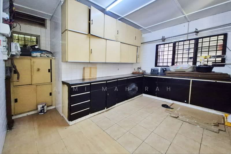 Bungalow House untuk Dijual di Seksyen 6 (Petaling Jaya) - Aimi Mahirah - Kitchen - PropertyGuru.com.my