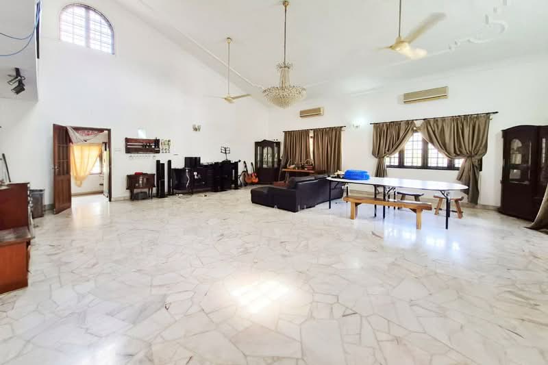 Bungalow House untuk Dijual di Seksyen 6 (Petaling Jaya) - Aimi Mahirah - Living Room - PropertyGuru.com.my