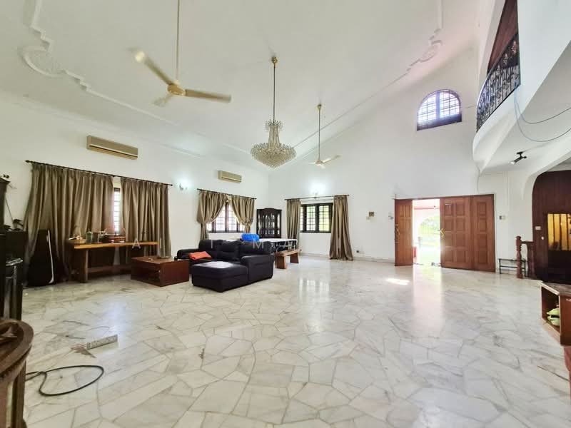 Bungalow House untuk Dijual di Seksyen 6 (Petaling Jaya) - Aimi Mahirah - Living Room - PropertyGuru.com.my