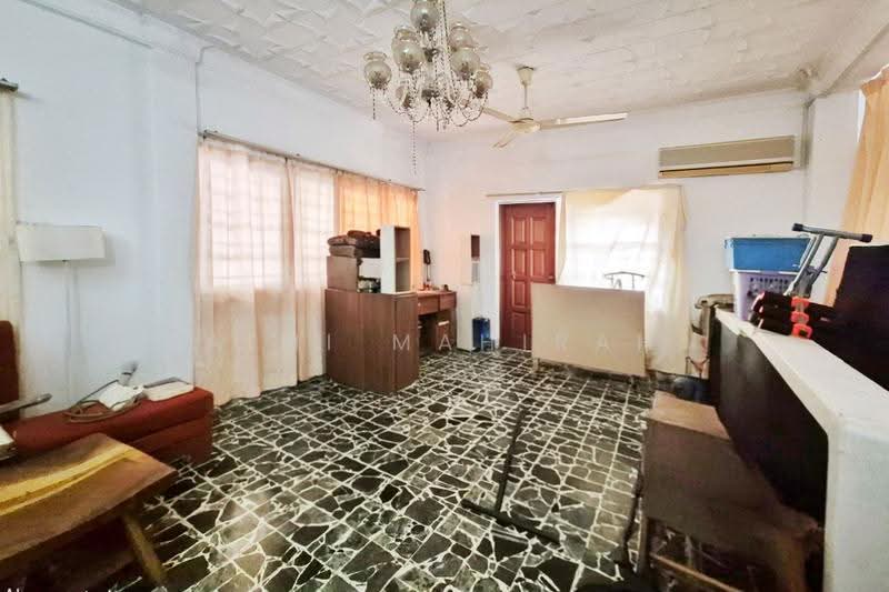 Bungalow House untuk Dijual di Seksyen 6 (Petaling Jaya) - Aimi Mahirah - Living Room - PropertyGuru.com.my