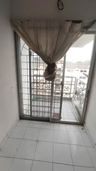 Pangsapuri untuk Disewa di Sri Cempaka (Puchong Jaya) - Eason Hong - Balcony - PropertyGuru.com.my
